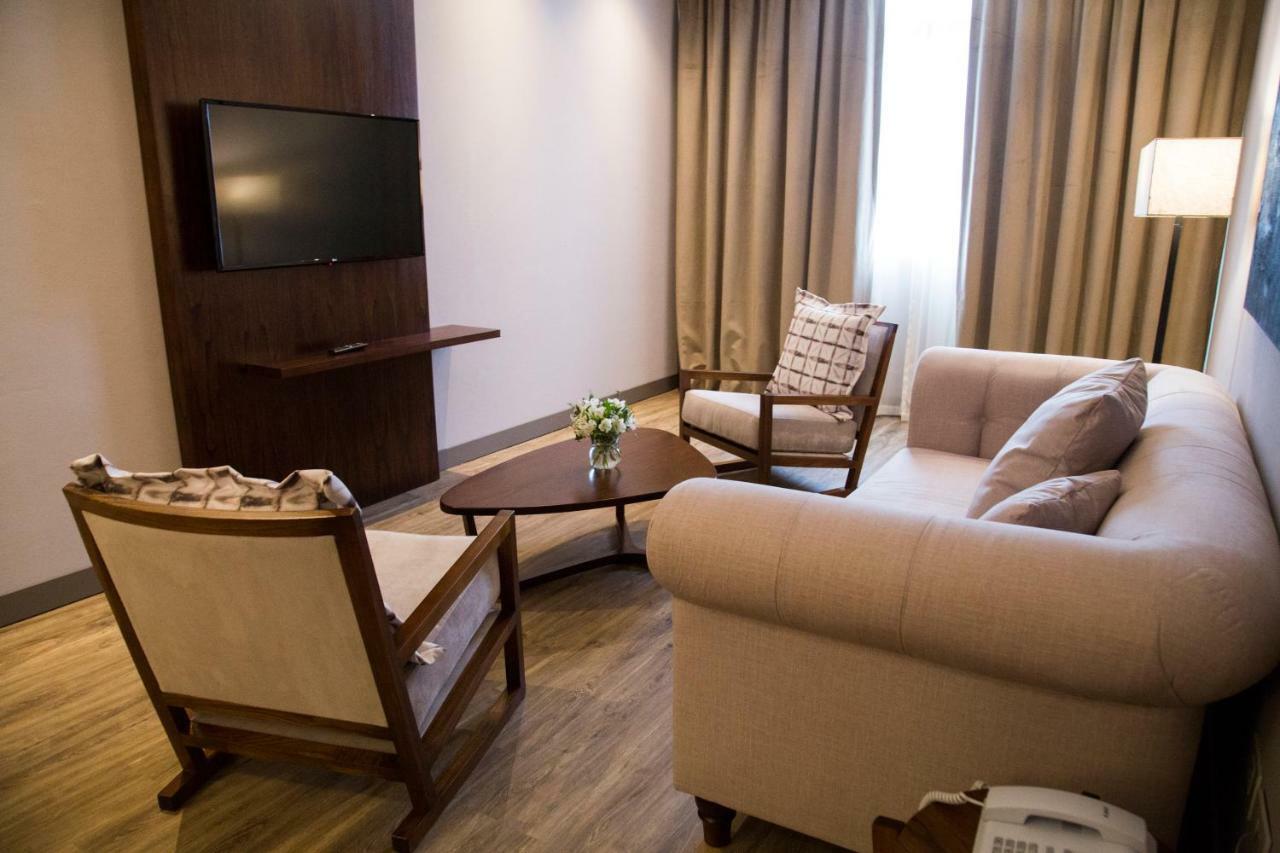 Hotel Land Plaza La Plata Luaran gambar